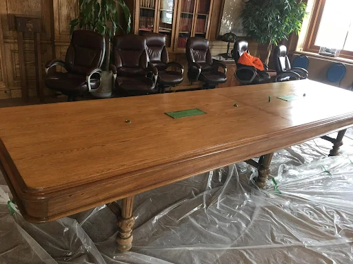 Grande table en bois restaurée